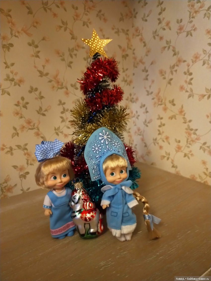 Машки на утреннике — Куклы Маша и Медведь (Simba): Маша в кармашке (фото 8)