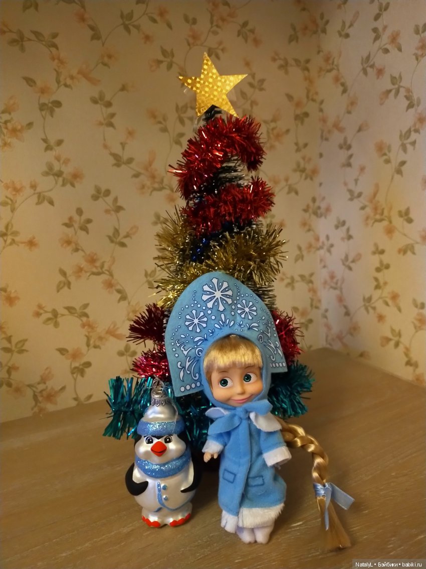 Машки на утреннике — Куклы Маша и Медведь (Simba): Маша в кармашке (фото 3)