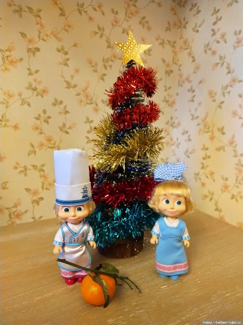 Машки на утреннике — Куклы Маша и Медведь (Simba): Маша в кармашке