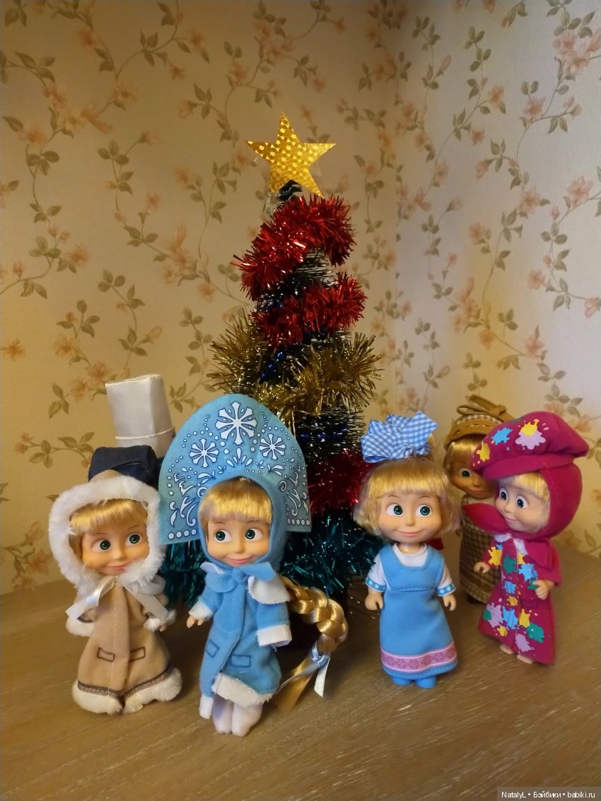 Машки на утреннике — Куклы Маша и Медведь (Simba): Маша в кармашке (фото 4)