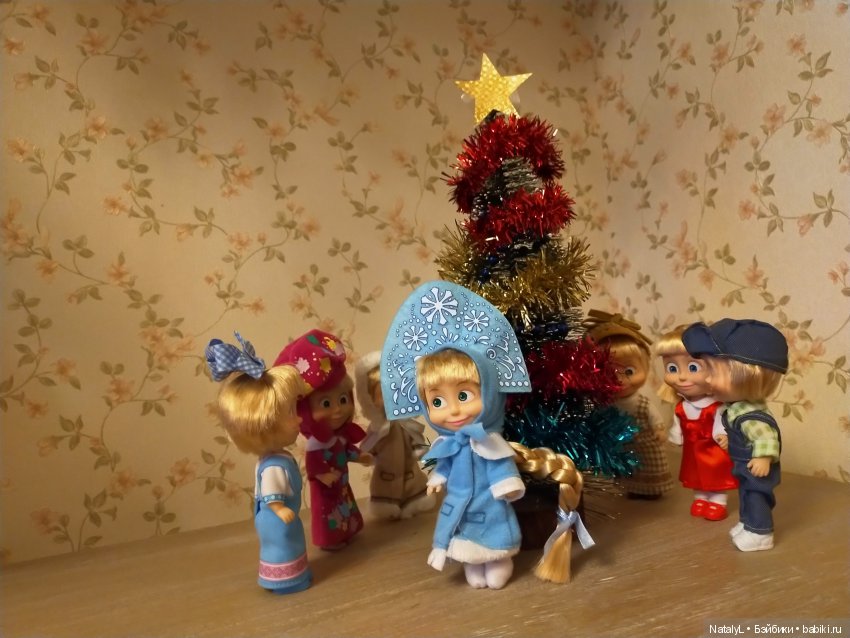 Машки на утреннике — Куклы Маша и Медведь (Simba): Маша в кармашке (фото 10)