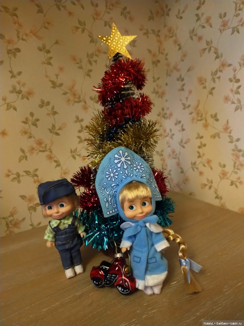 Машки на утреннике — Куклы Маша и Медведь (Simba): Маша в кармашке (фото 6)