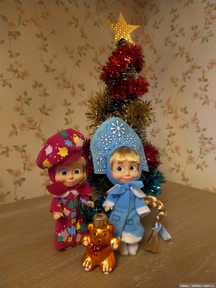 Машки на утреннике — Куклы Маша и Медведь (Simba): Маша в кармашке (фото 9)