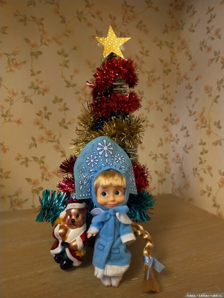 Машки на утреннике — Куклы Маша и Медведь (Simba): Маша в кармашке (фото 2)