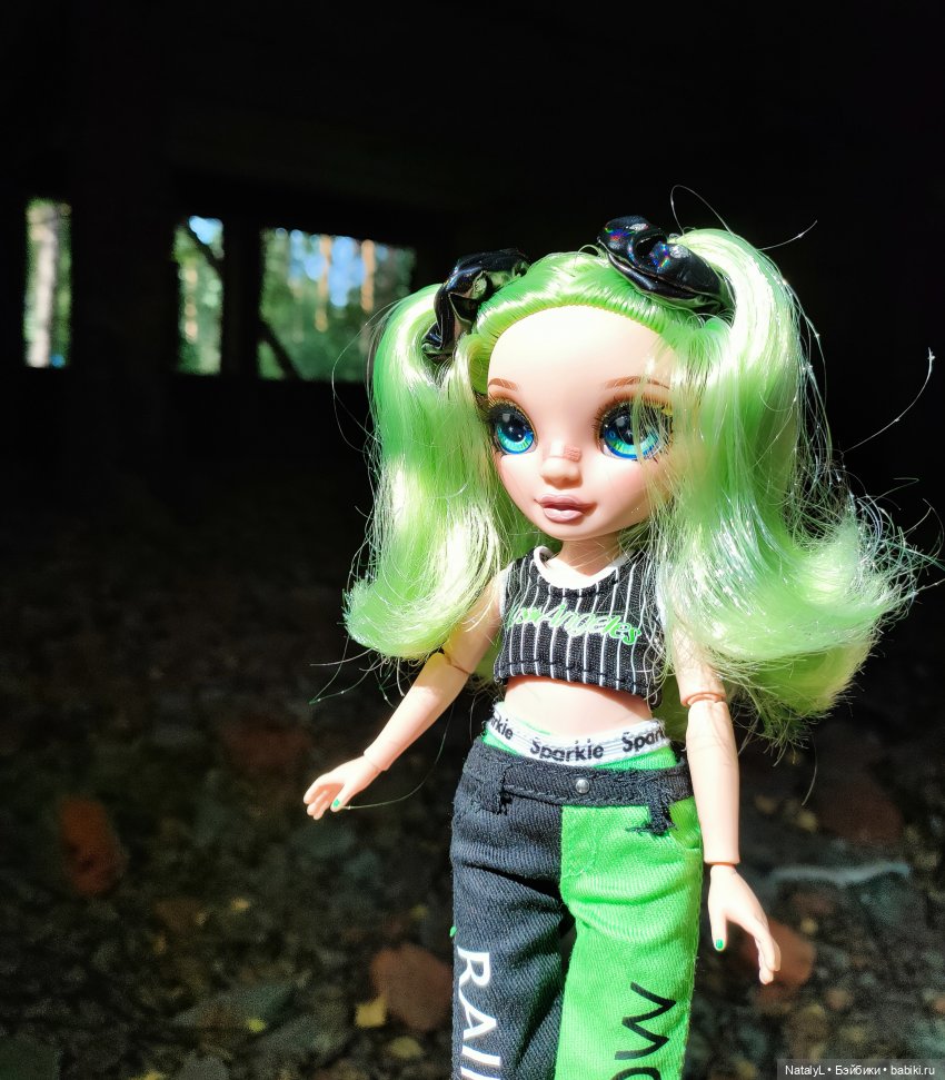 Джейд в индустриальных декорациях