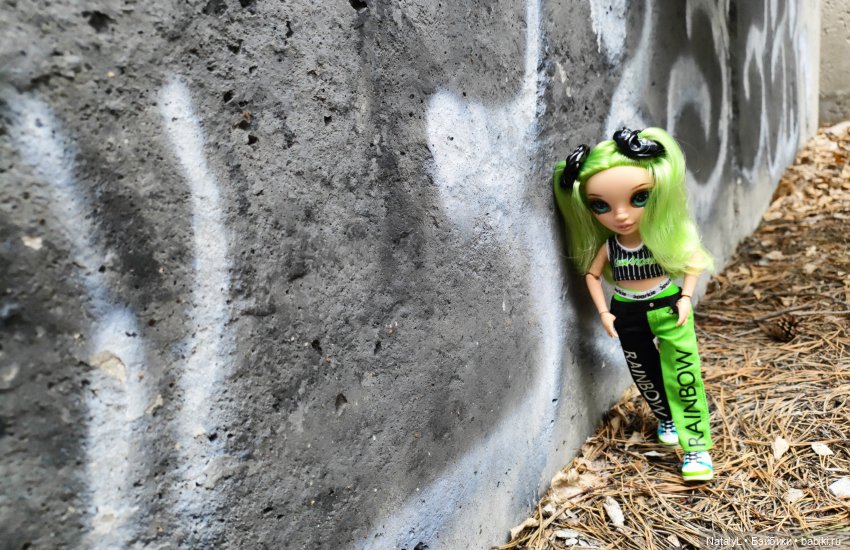 Джейд в индустриальных декорациях