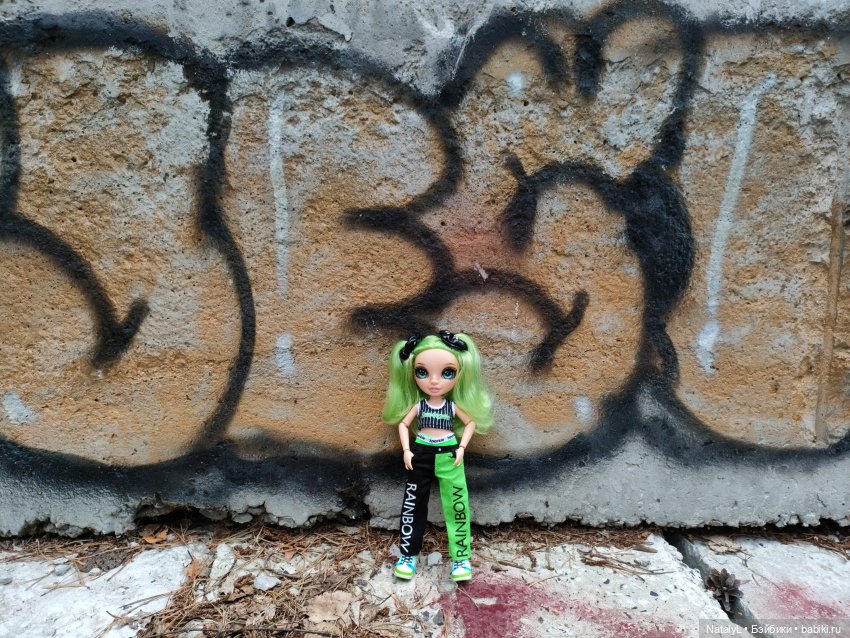 Джейд в индустриальных декорациях