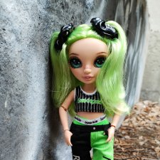 Джейд в индустриальных декорациях