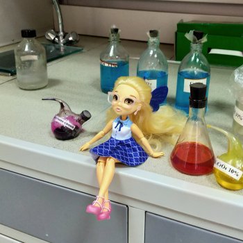 Умница Тося в лаборатории.