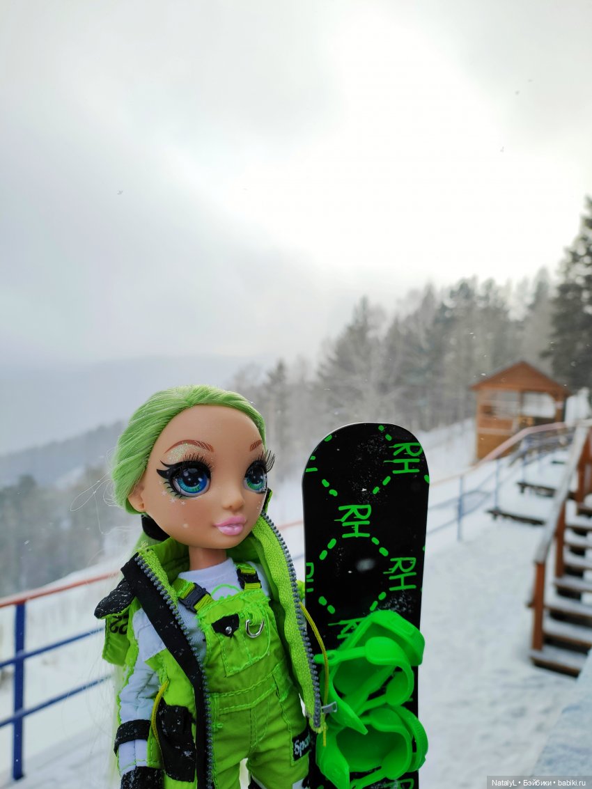 Зимние выходные — Куклы Rainbow High (Рейнбоу Хай