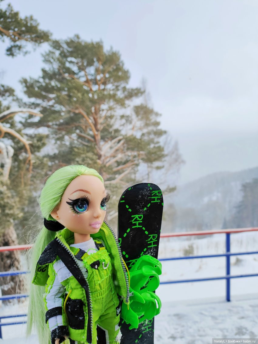 Зимние выходные — Куклы Rainbow High (Рейнбоу Хай