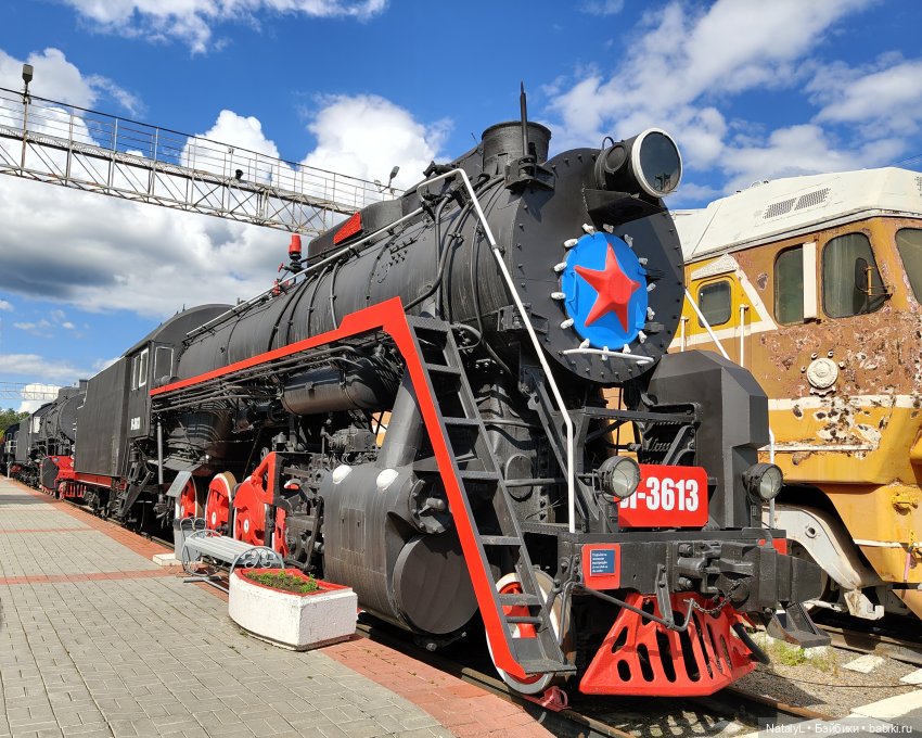 Прогулка по реке и музей паровозов
