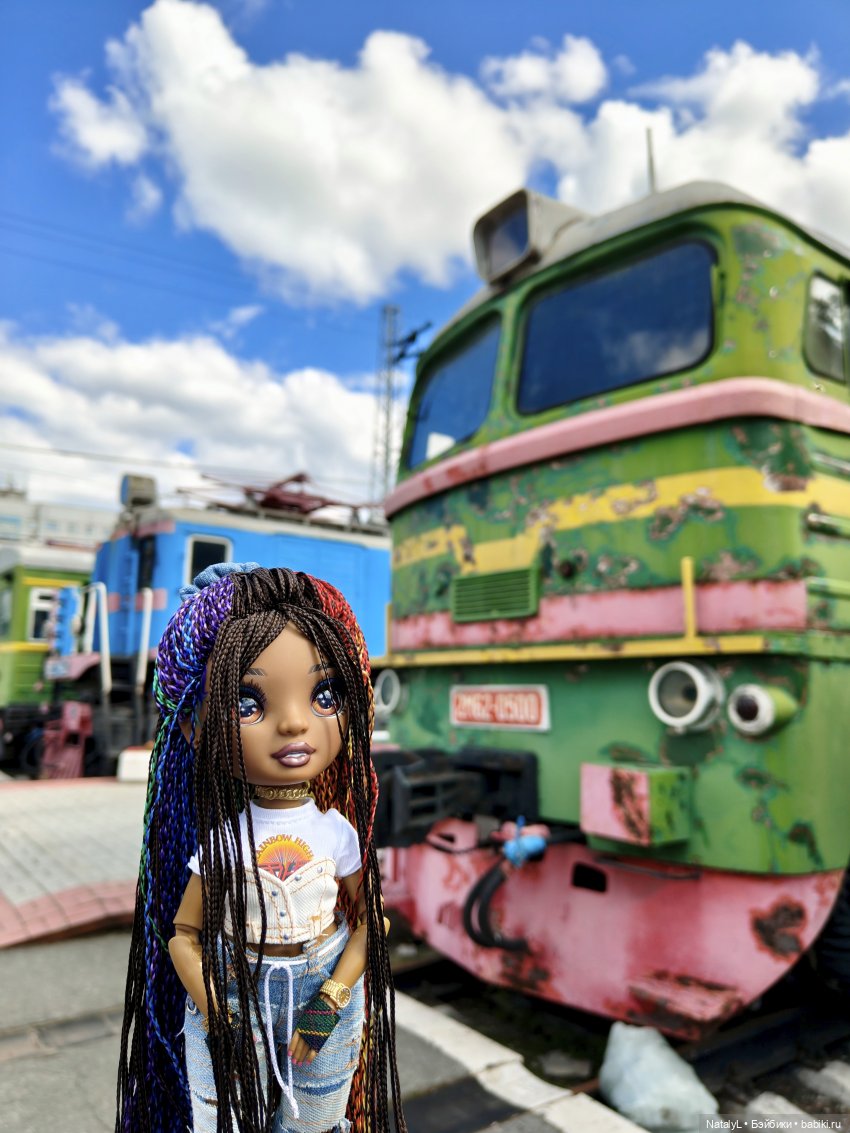 Прогулка по реке и музей паровозов