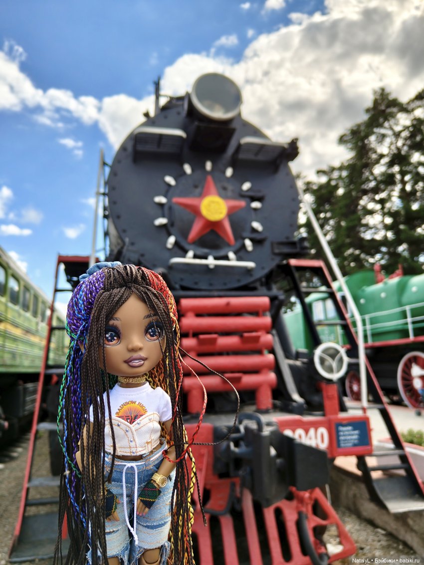 Прогулка по реке и музей паровозов