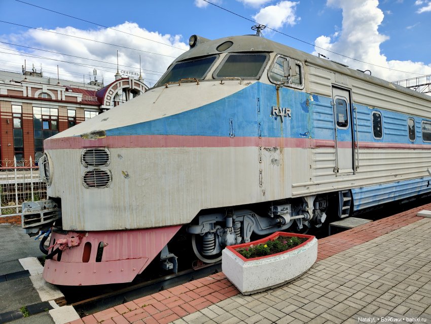 Прогулка по реке и музей паровозов
