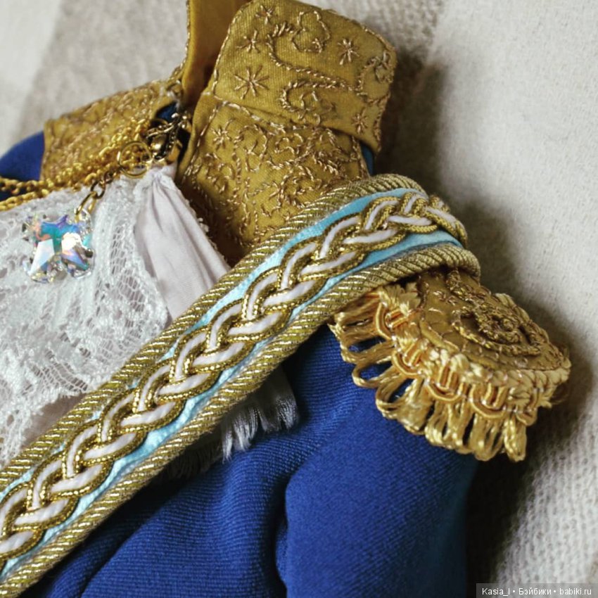 Мундир леди Оскар, жабо, перевязь, брюки и кушак. Подвеска Swarovski. Мундир леди Оскар, жабо, перевязь, брюки и кушак. Подвеска Swarovski.