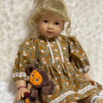Уютное , домашнее платьице из фланели для куколок 58 см