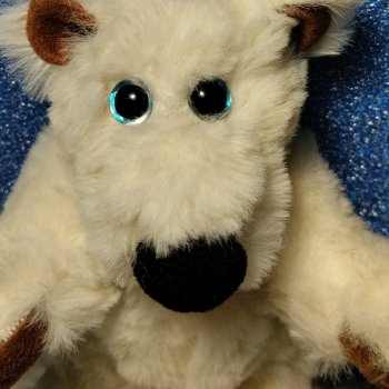 Белый медвежонок - голубые глазки