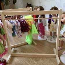 Вешалка для одежды с плечиками