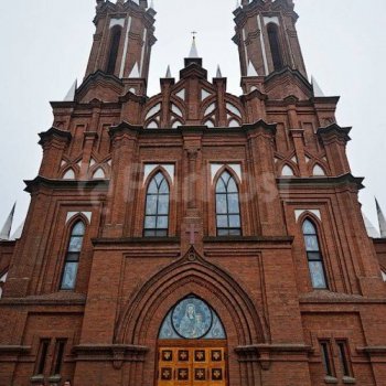 Владивосток.  Архитектура. Католический храм Пресвятой Богородицы