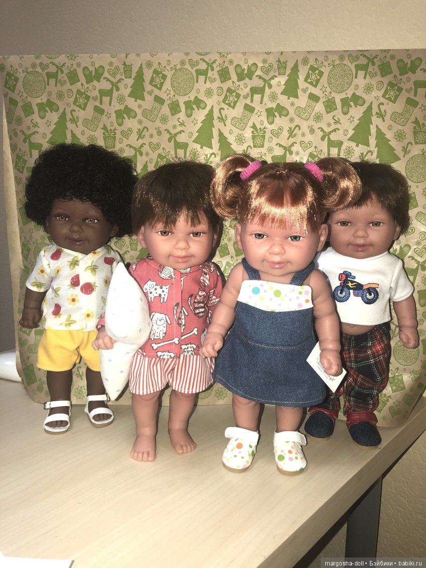 Для обзора взяла девочку рыжульку, мальчиков сплюшку и стилягу, а также африканца который вроде внешне мальчик, но на самом деле девочка