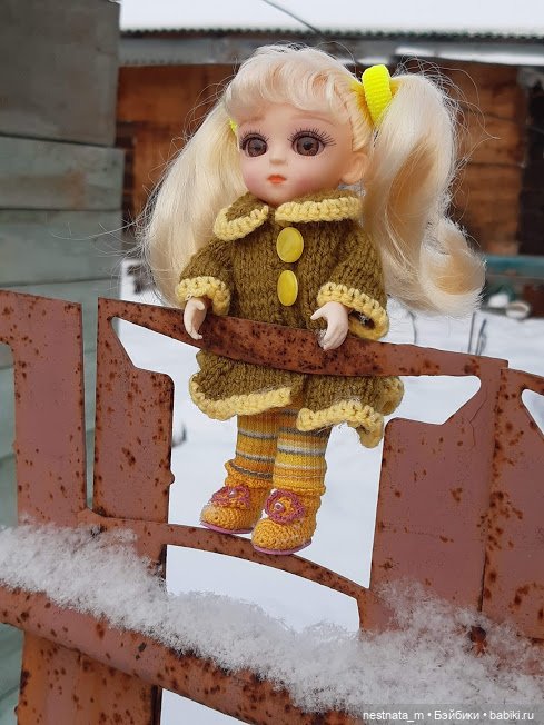 Как девчонки по снегу гуляли