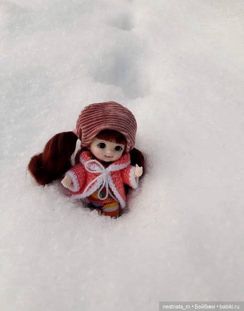 Как девчонки по снегу гуляли