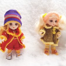 Как девчонки по снегу гуляли