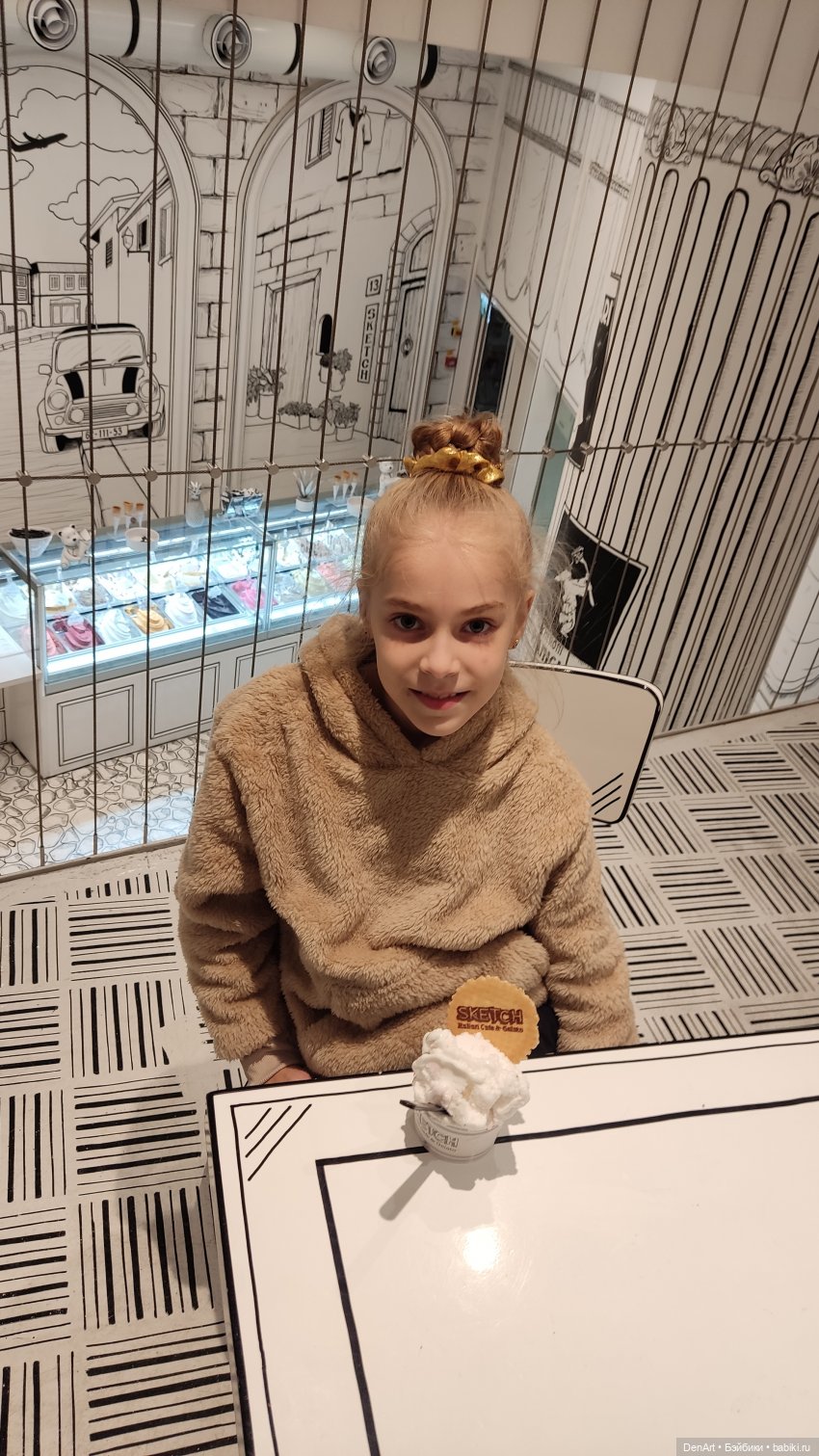 Харли в чёрно-белом кафе — Куклы Rainbow High (Рейнбоу Хай (фото 4)