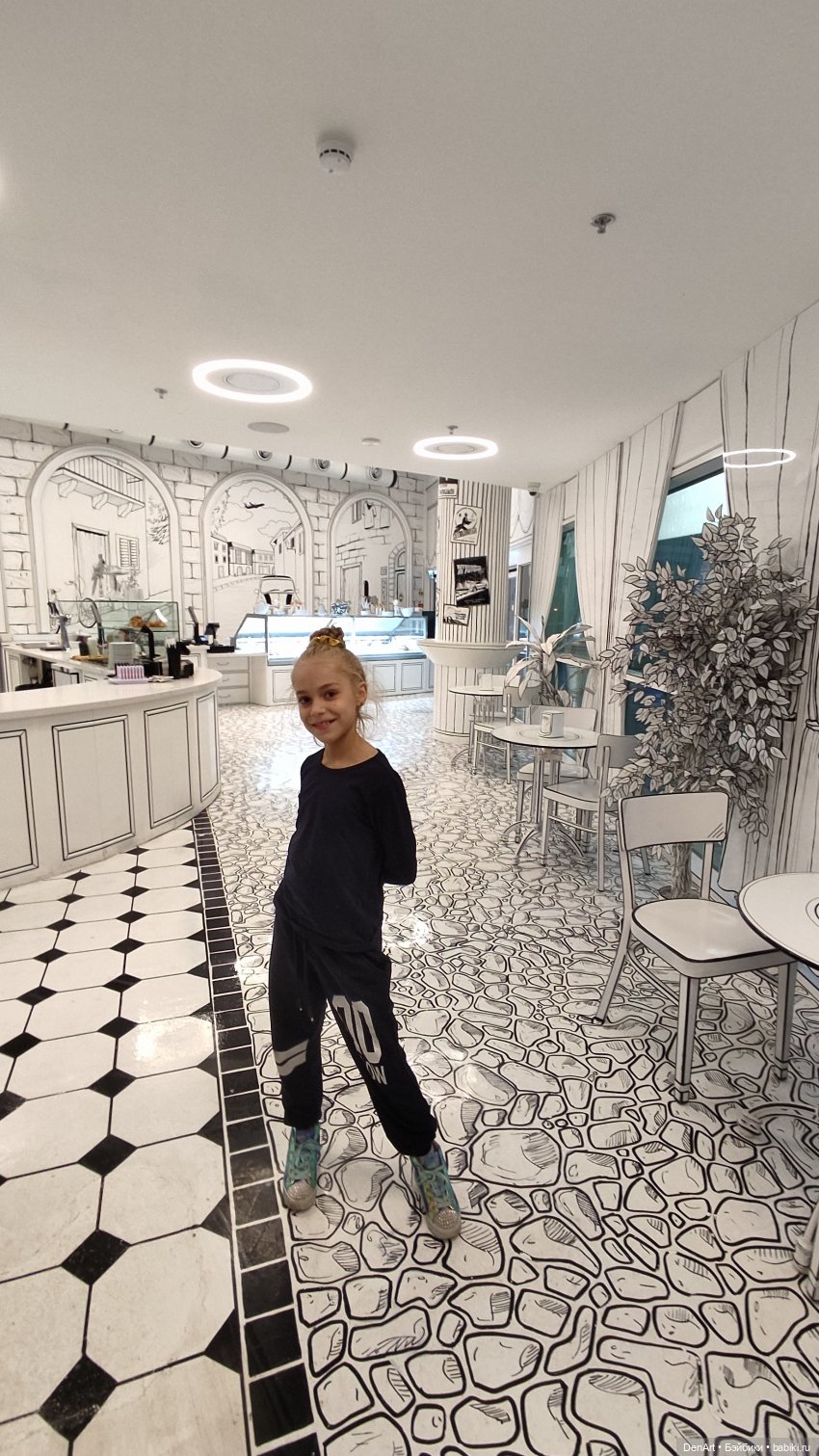 Харли в чёрно-белом кафе — Куклы Rainbow High (Рейнбоу Хай