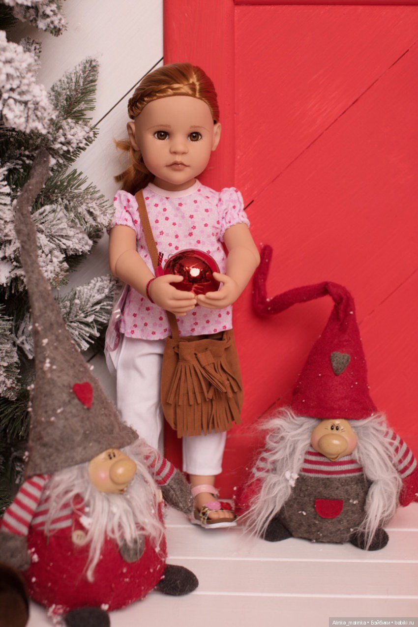 И, наконец, последняя выпущенная в этом году ISLA CHOSEN. Это как взрыв бомбы в конце года. Такая простая и в то же время изысканная и моя единственная девочка из лимиток CHOSEN, которую удалось купить на сайте MDBF, потому что двух других девочек Angelika и Mariah я покупала у перекупщиков на eBay. Отдельное спасибо за Айлу я хочу сказать моей младшей сестре Анюте, это благодаря ей, её лёгкой руке и везению у меня появилась эта чудесная девочка.