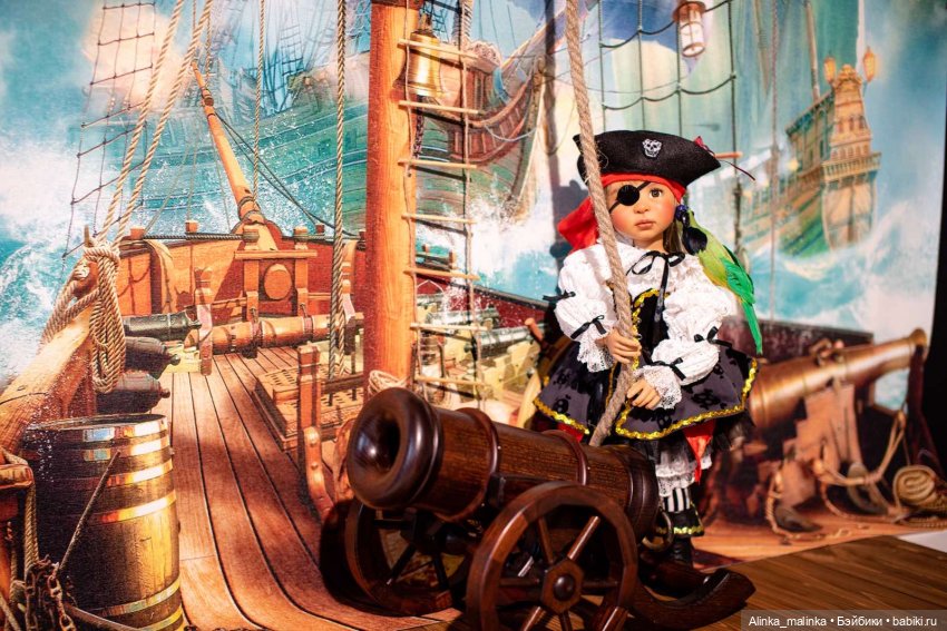 Бригантина подымает паруса