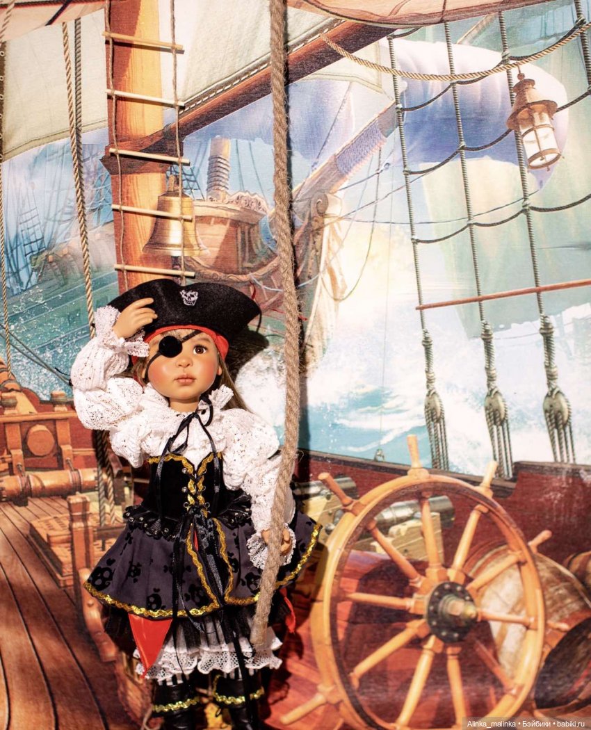 Бригантина подымает паруса