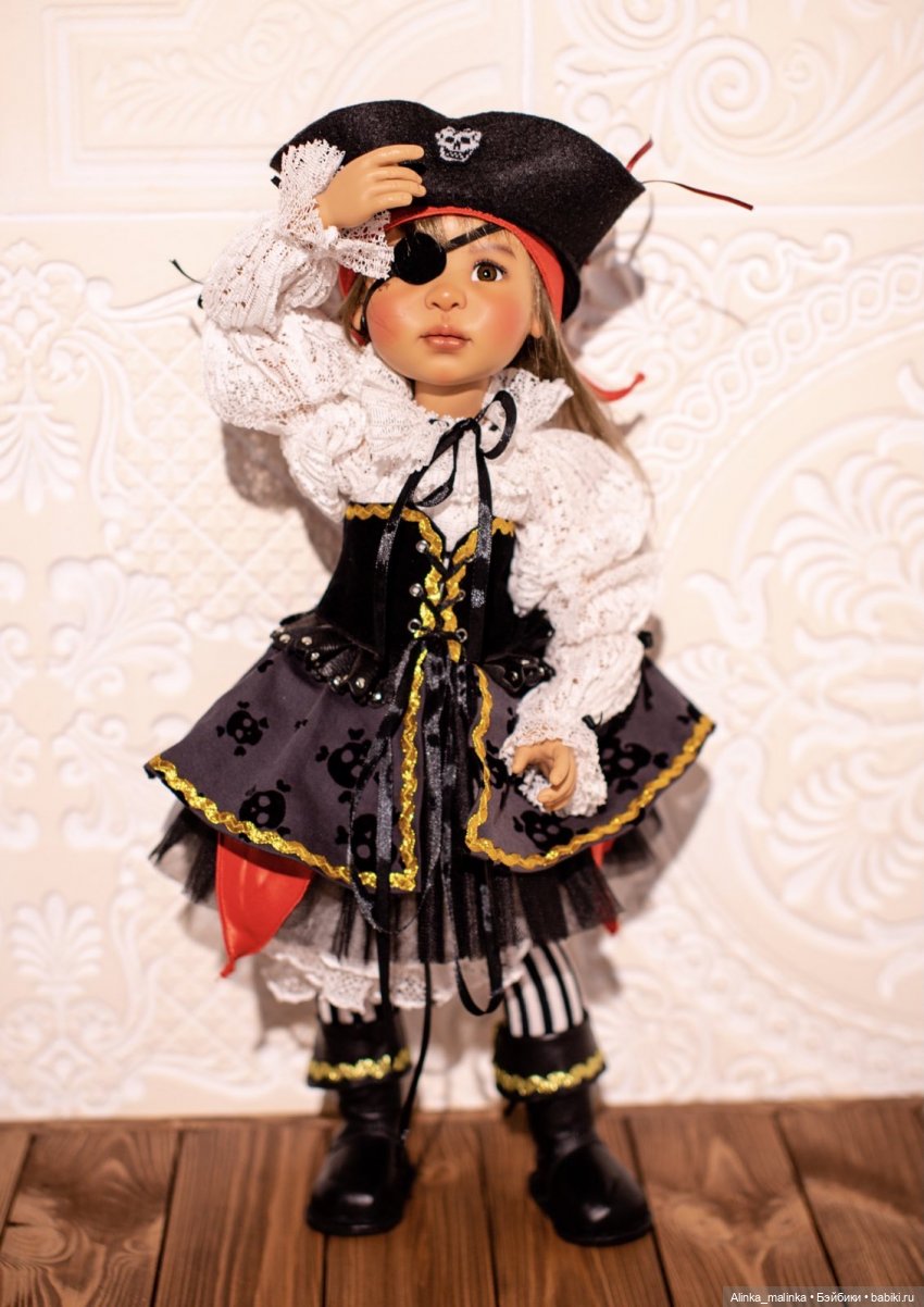 Бригантина подымает паруса