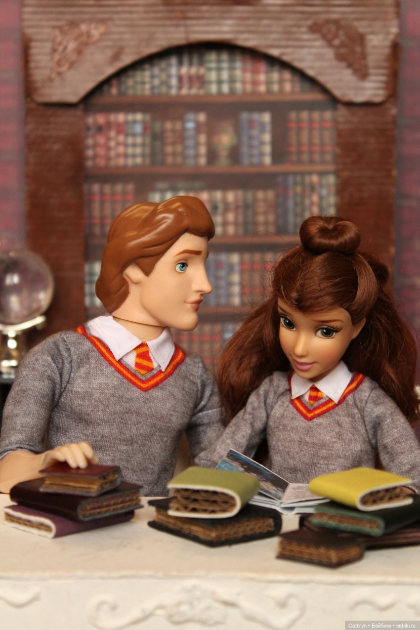 В библиотеке📖🌹❤️ — Куклы Disney Animators и Принцессы Диснея: Disney Store