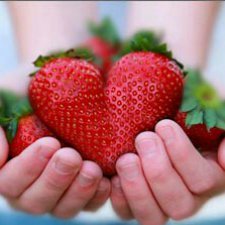 Кому клубничку?
