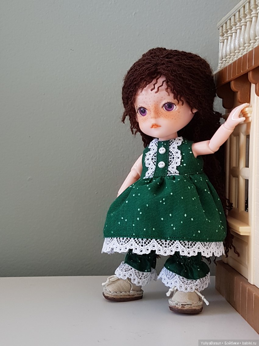 Сшила платье, панталоны и ботиночки на баболишу свою