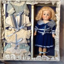 Коробки с сокровищами. Антикварная кукла с приданым. Кестнер 133