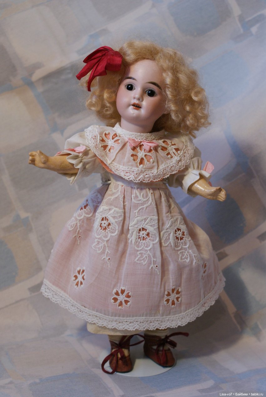 Что можно сделать, если антикварное кукольное платье восстановлению не подлежит