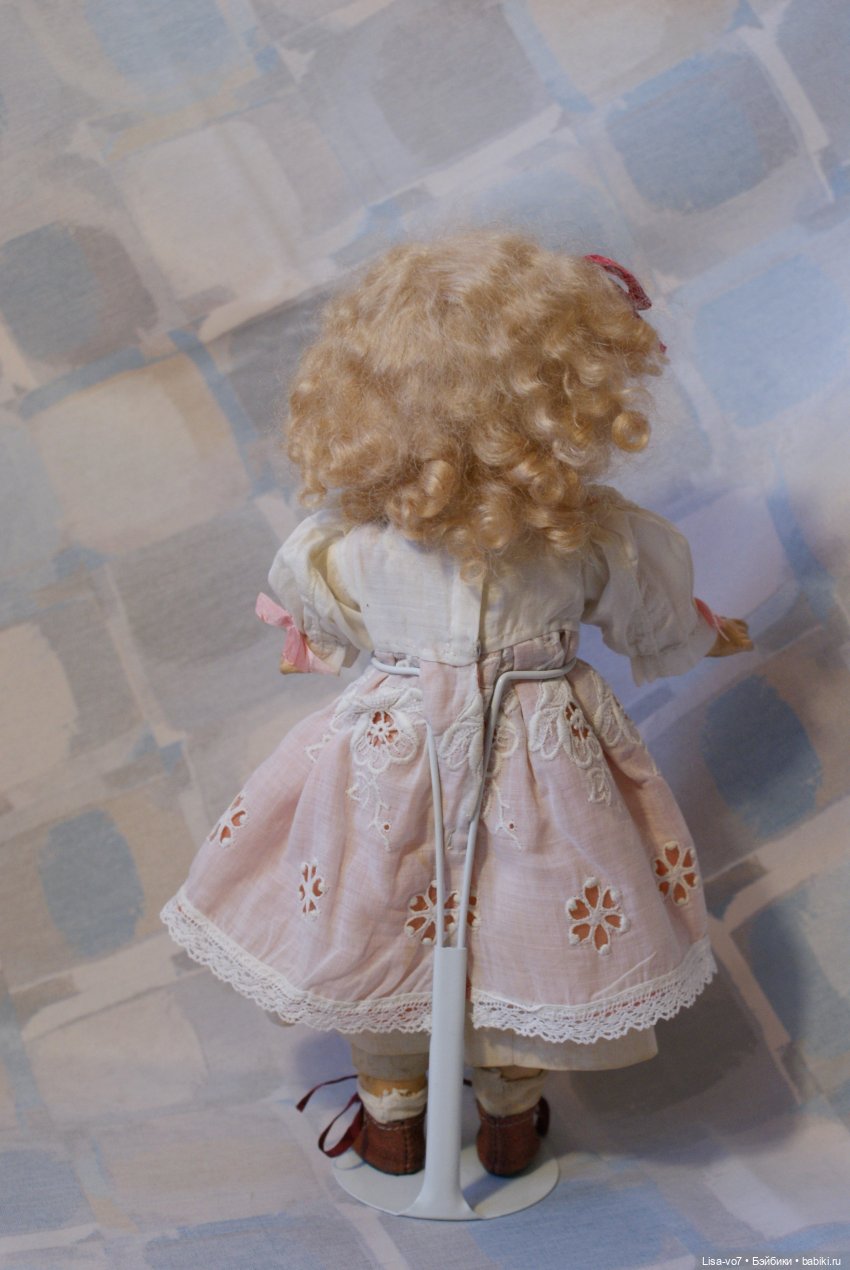 Что можно сделать, если антикварное кукольное платье восстановлению не подлежит