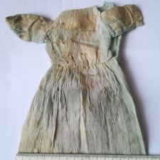 Что можно сделать, если антикварное кукольное платье восстановлению не подлежит