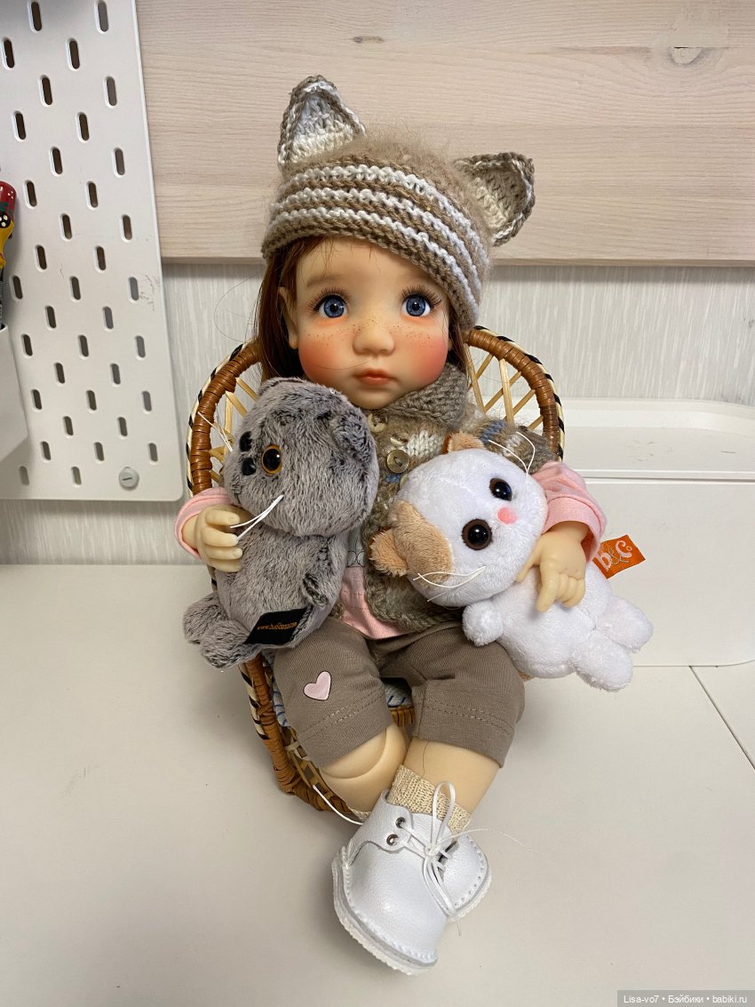 Три пушистых маленьких котенка