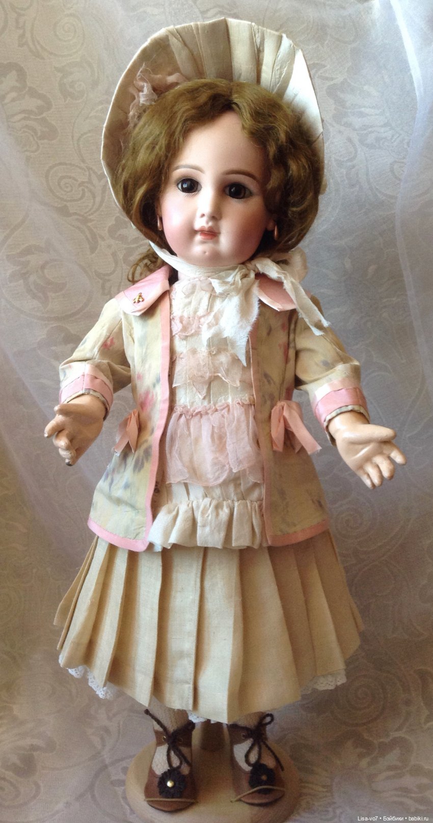 Костюм для антикварной куклы из "ужасной" антикварной ткани