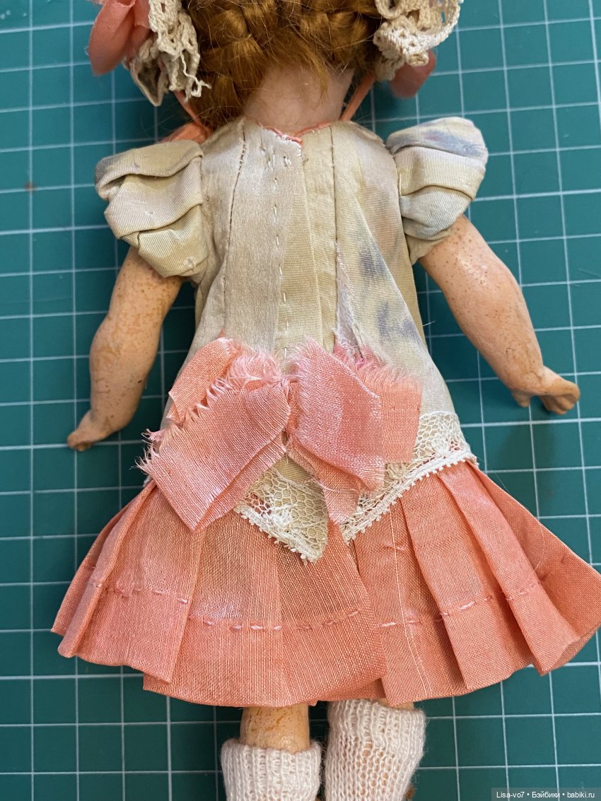 Выбросить или использовать? (Или из чего иногда получается платье для куклы) (фото 3)