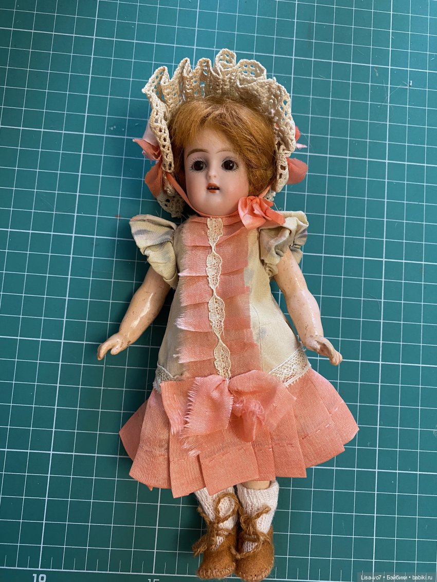 Выбросить или использовать? (Или из чего иногда получается платье для куклы) (фото 7)