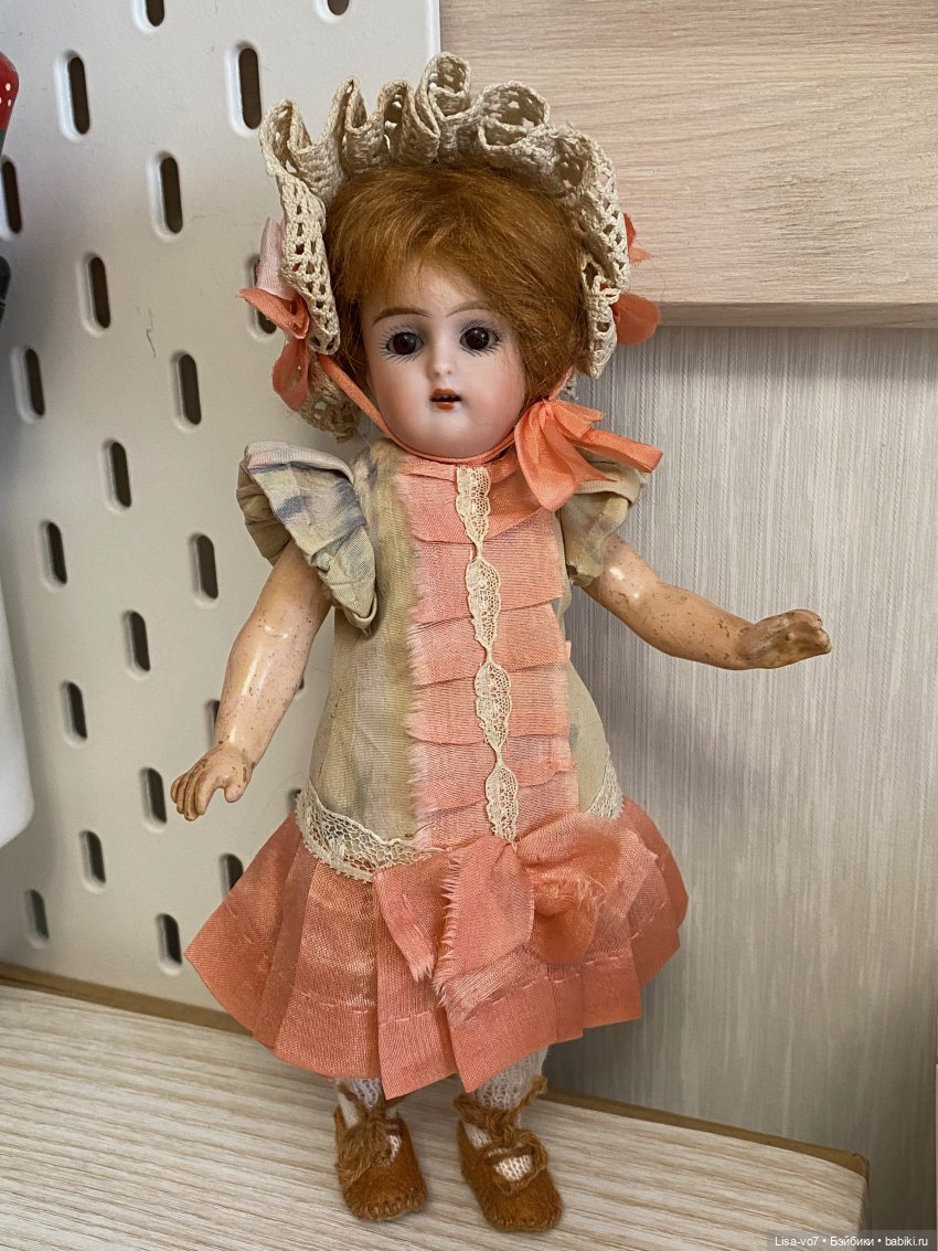 Выбросить или использовать? (Или из чего иногда получается платье для куклы) (фото 4)