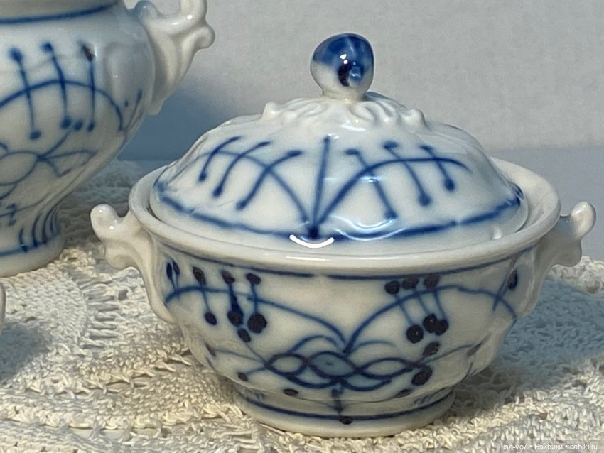 Антикварная кукольная посуда с "синим луком"