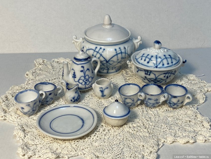 Антикварная кукольная посуда с "синим луком"