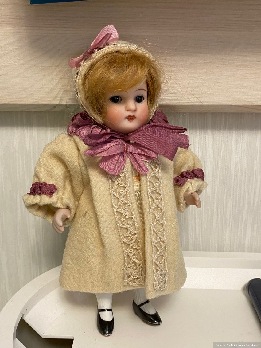 Девочка с лошадкой. Коробочка для антикварной куклы