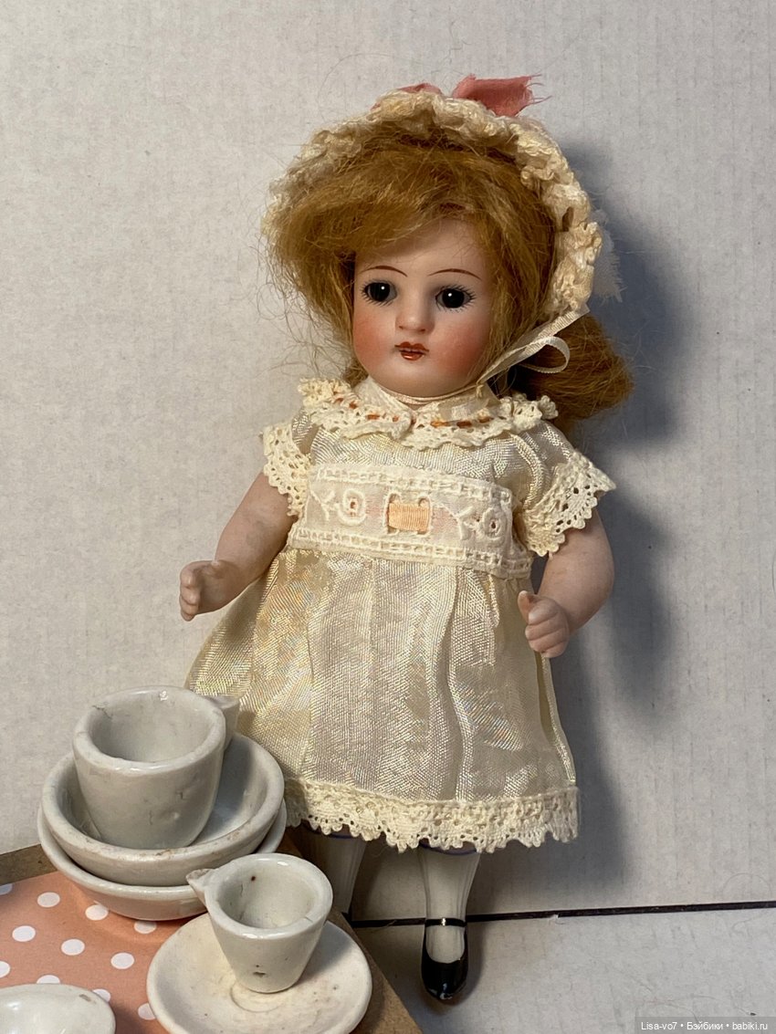 Девочка с лошадкой. Коробочка для антикварной куклы